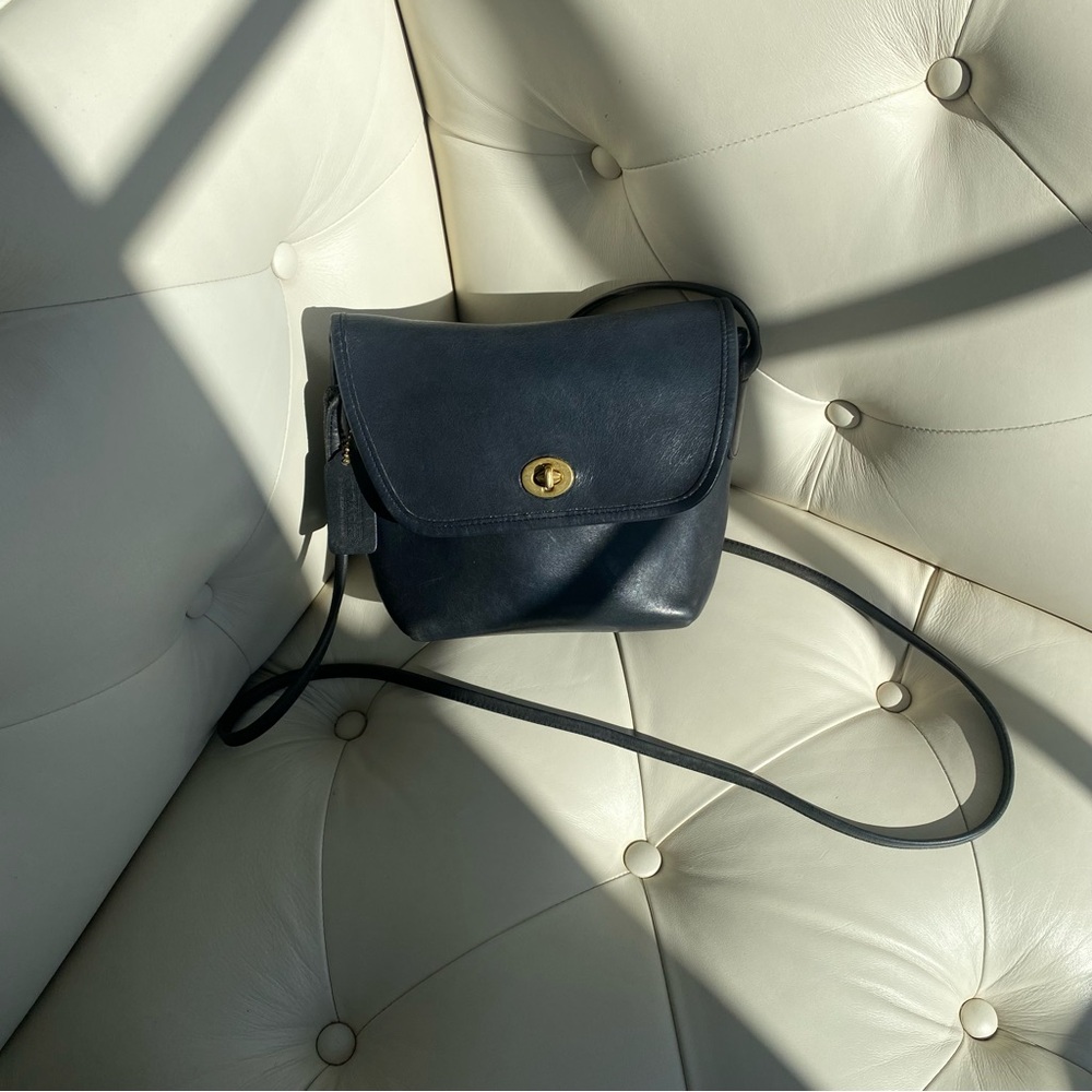 ❌SOLD❌ Vintage Coach Quincy Crossbody | Pre-1994 USA | Black Leather Turnlock - Picture 4 of 16
